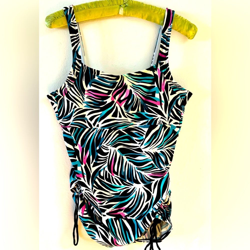Speedo adorable tankini top size 12